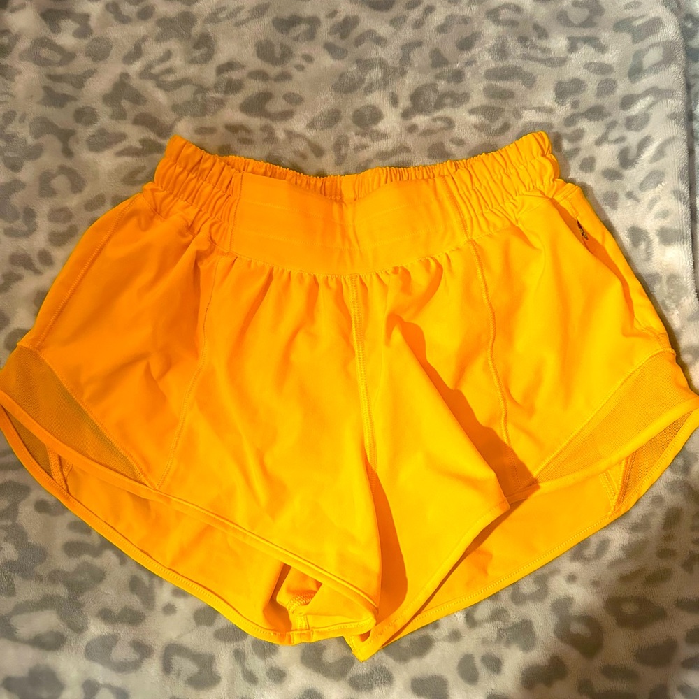 Lululemon hottie hot shorts 2.5🍊